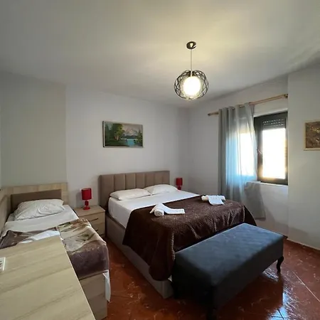 Bujtina Shqiptare Hotel *