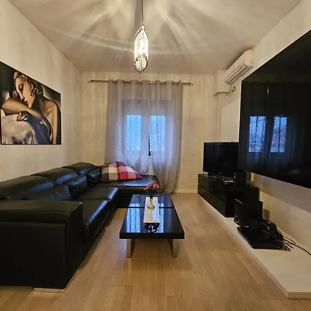 Bujtina Shqiptare Отель