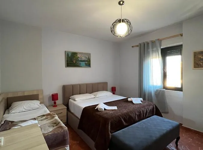 Bujtina Shqiptare Hotel *